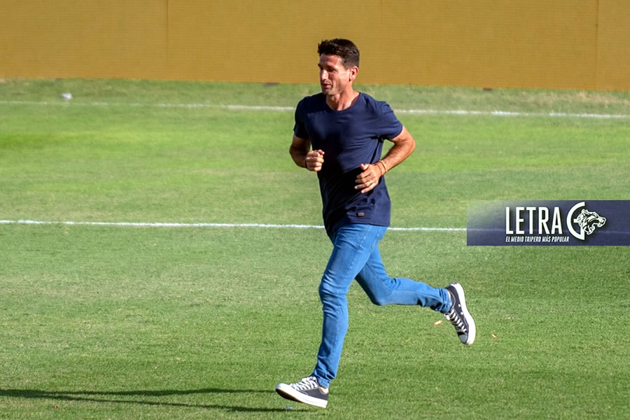 "TRATO DE HACER LO POSIBLE PARA QUE LA GENTE ESTÉ FELIZ"
